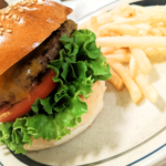 キャップ被って接客。渋谷ならではのバーガーショップ!『on the corner』