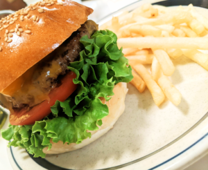 キャップ被って接客。渋谷ならではのバーガーショップ!『on the corner』