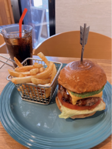かぶりつきたくなる！ グルメバーガー店『BURGHACK』