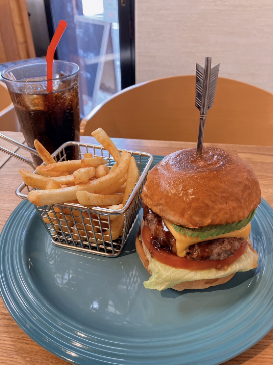 かぶりつきたくなる！ グルメバーガー店『BURGHACK』