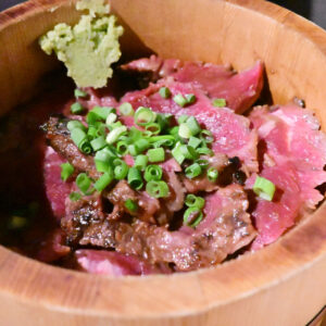 おひつはまるで宝石箱!?牛・豚・鶏の和風定食が楽しめるビストロ!『ビストロ炭焼肉酒場 チキンレッグ 阿佐ヶ谷店』