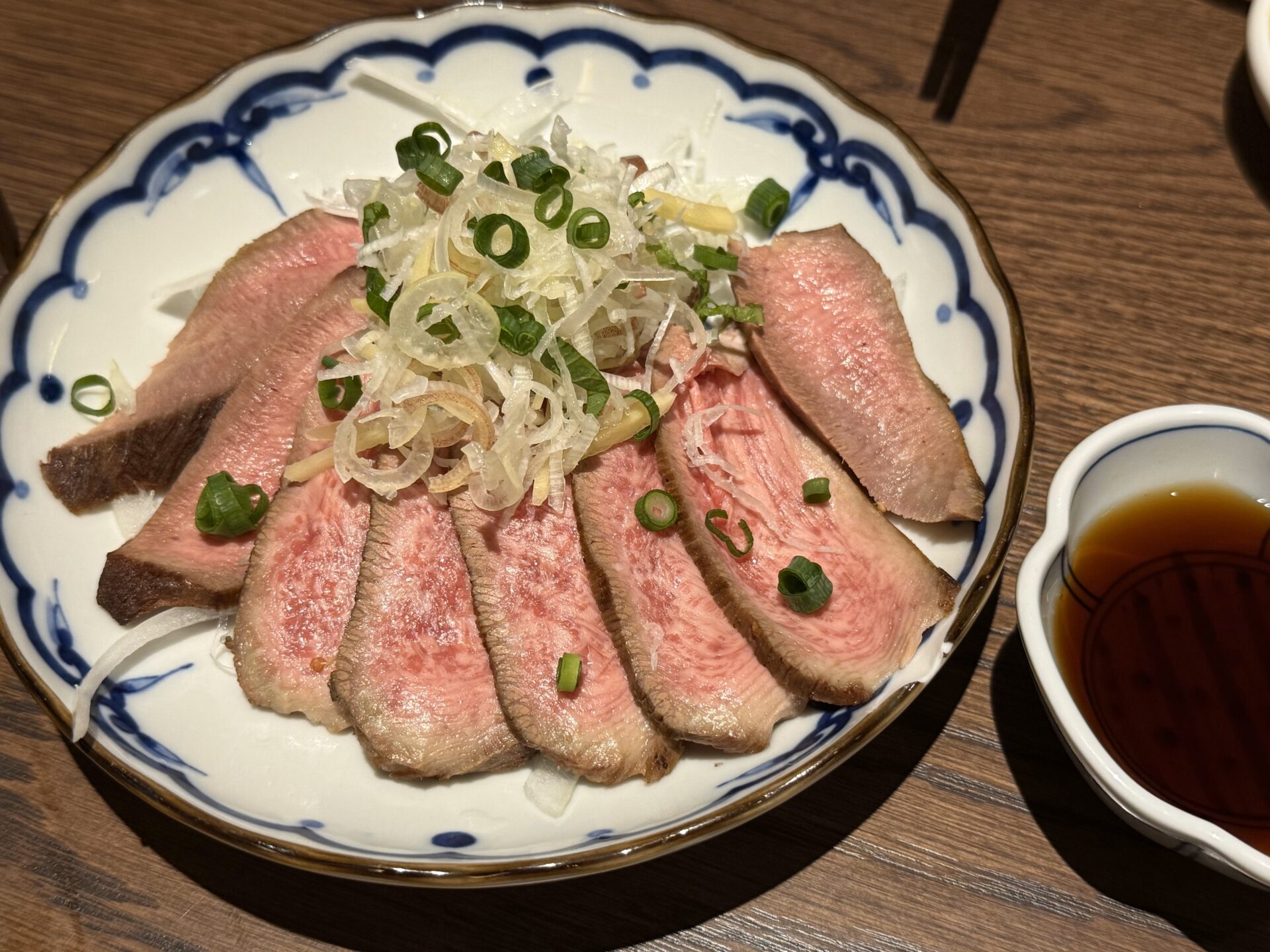 東京駅:食べ方に迷ってしまうかも!?牛たん料理専門店の『牛たん酒場 たん之助 丸の内オアゾ店』