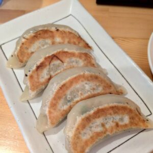 常連さん続出!「愛ちゃん餃子」で見つけた“ほっとする味”